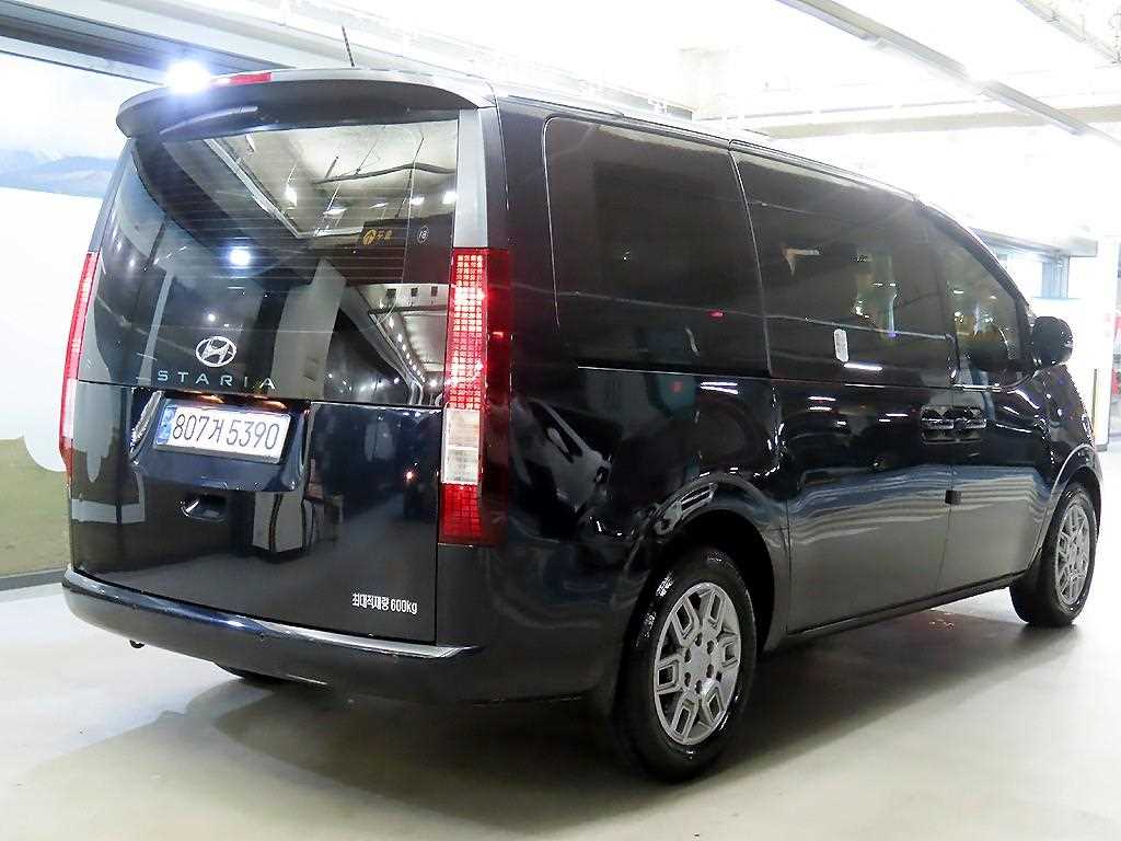 HYUNDAI Staria - Vista 4