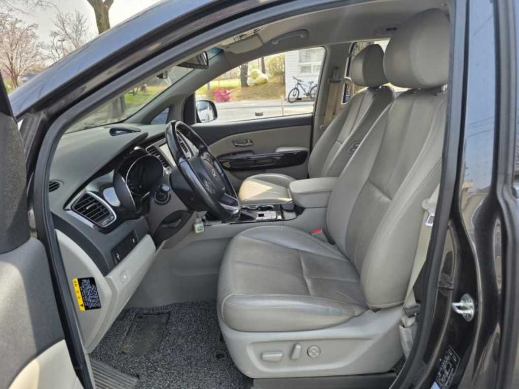 KIA Carnival - Vista 8