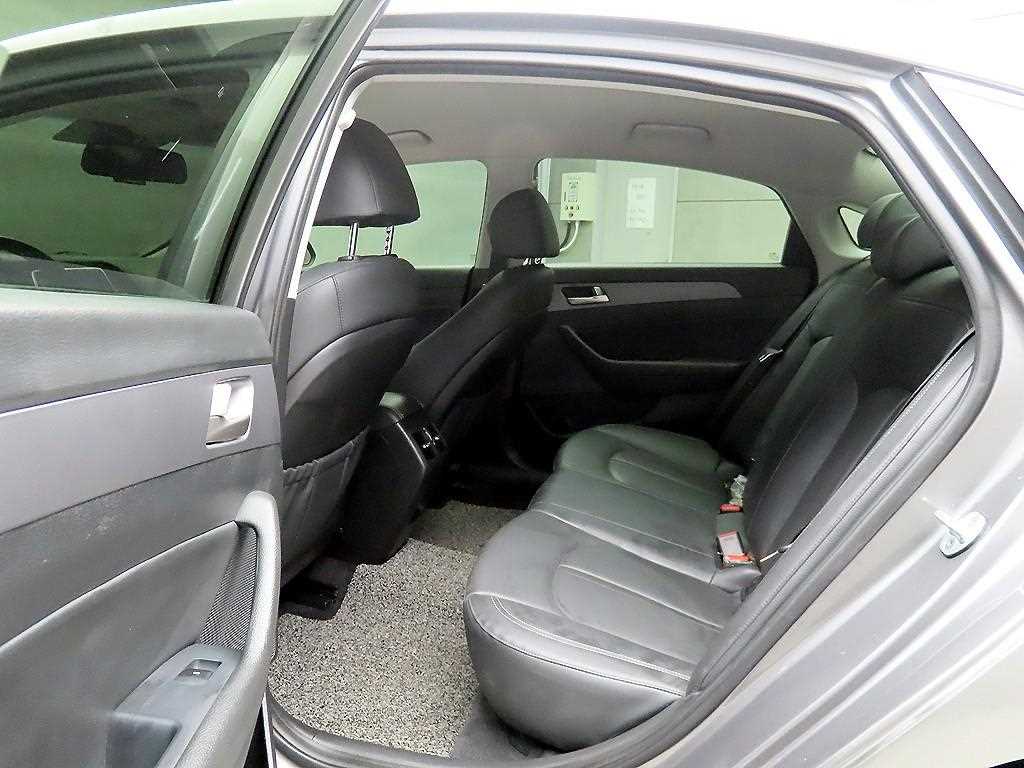 HYUNDAI Sonata - Vista 6