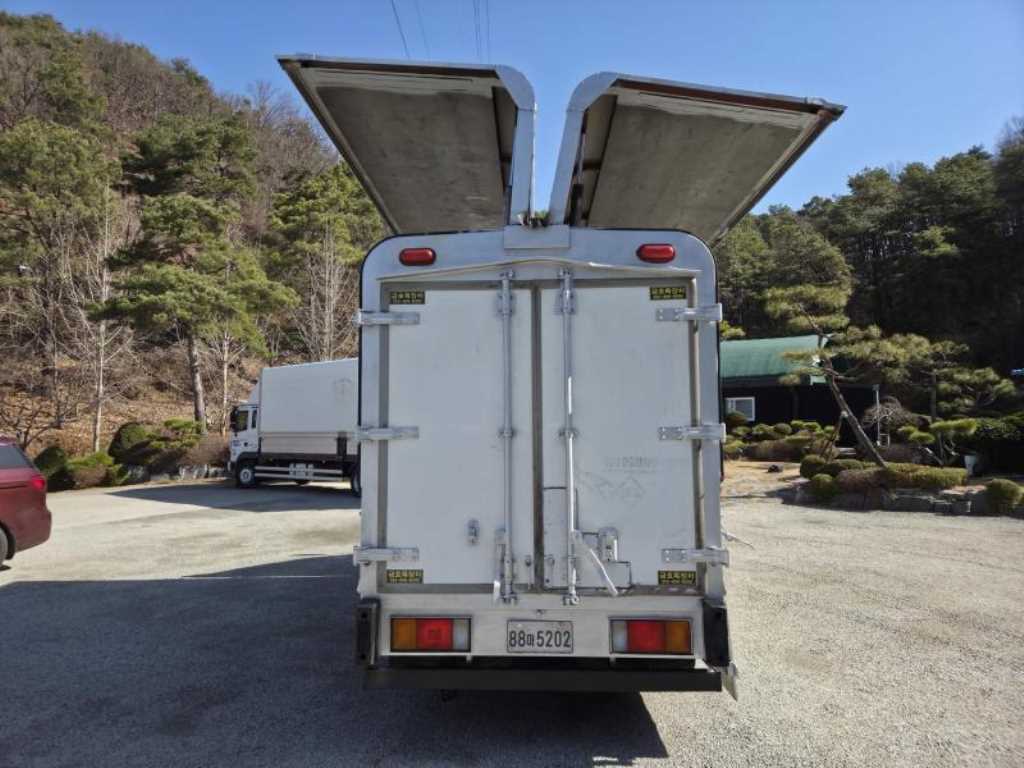 medium and large cargo truck - Vista 6