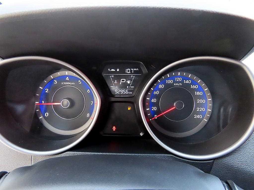 HYUNDAI Avante - Vista 9