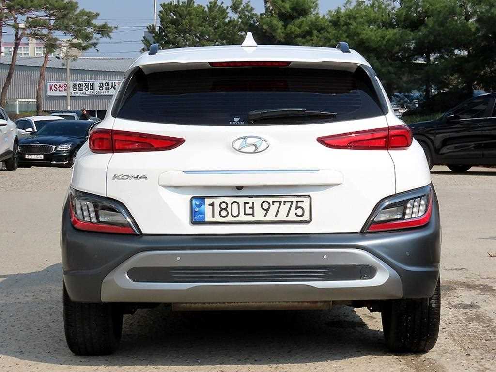 HYUNDAI Kona - Vista 4