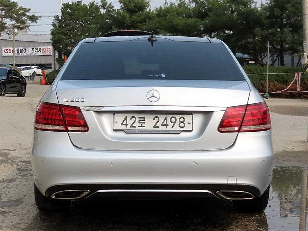 Mercedes Benz E class - Vista 4