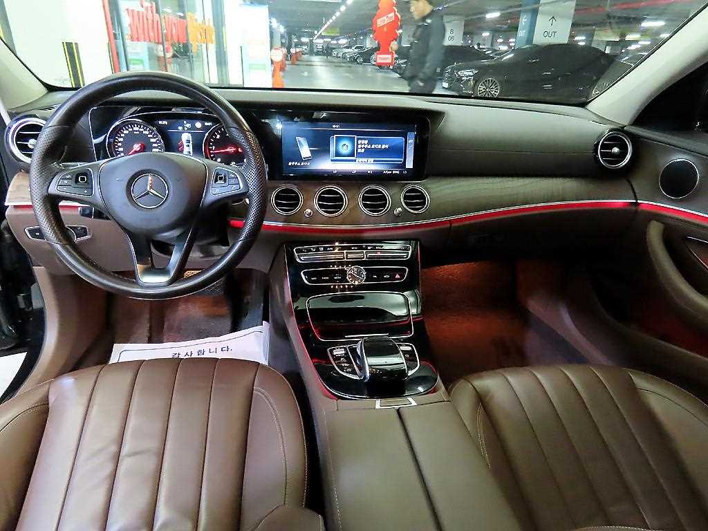 Mercedes Benz E class - Vista 10