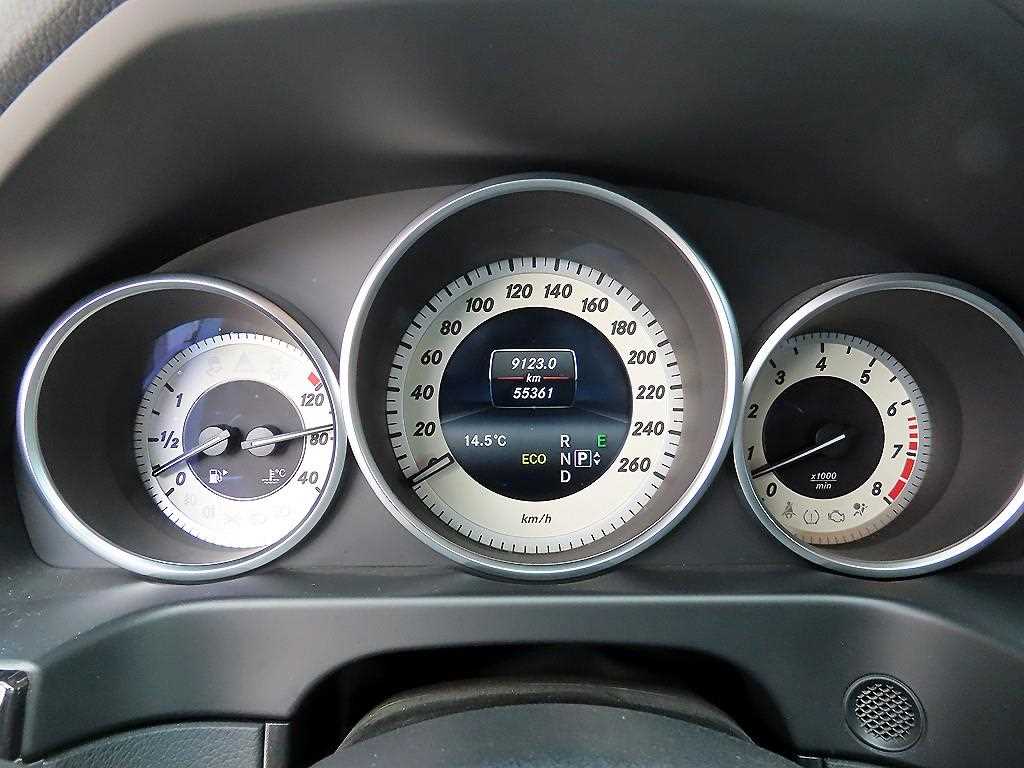 Mercedes Benz E class - Vista 9