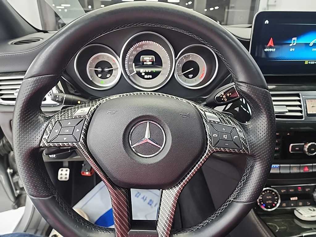 Mercedes Benz CLS Class - Vista 9