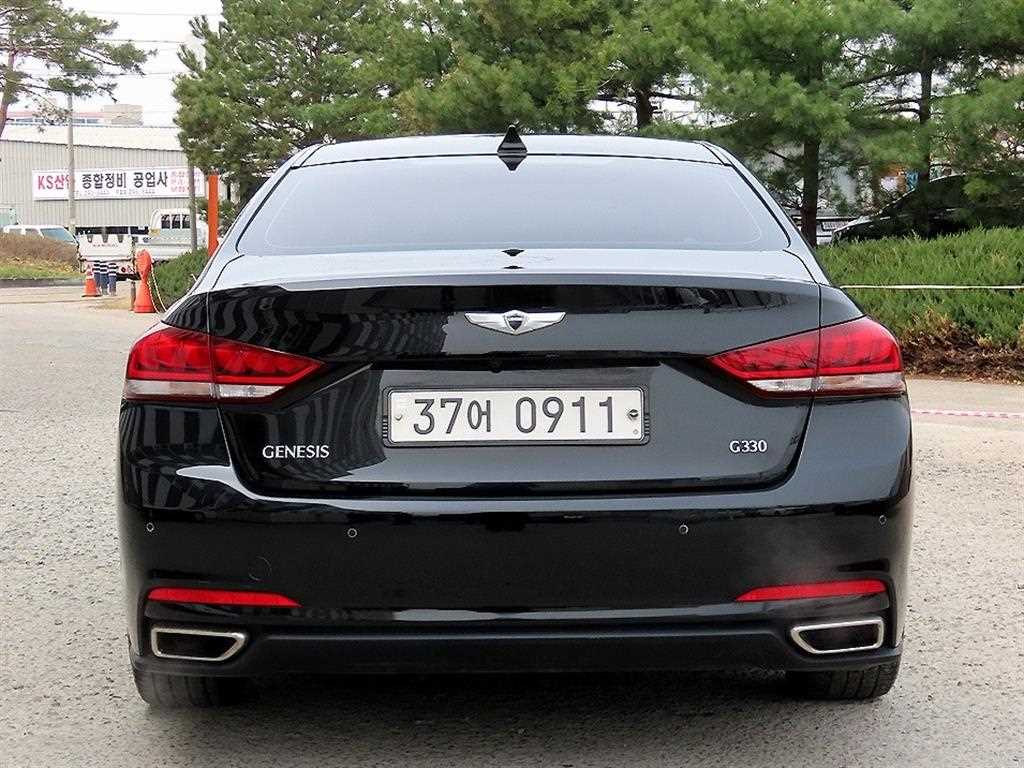 HYUNDAI Genesis - Vista 4