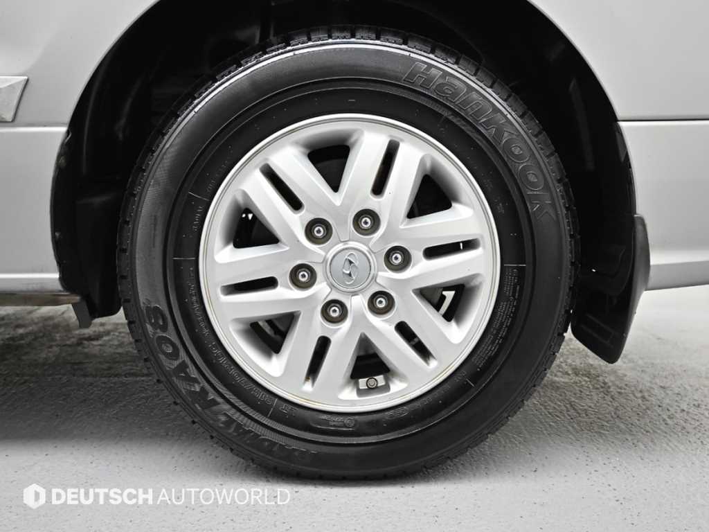 HYUNDAI Starex - Vista 5