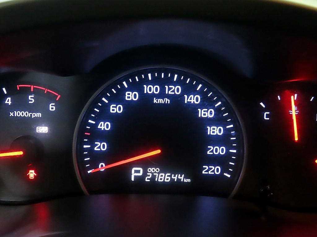 KIA Carnival - Vista 9