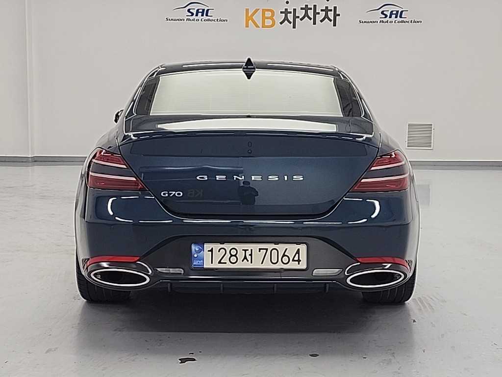 Genesis G70 - Vista 4