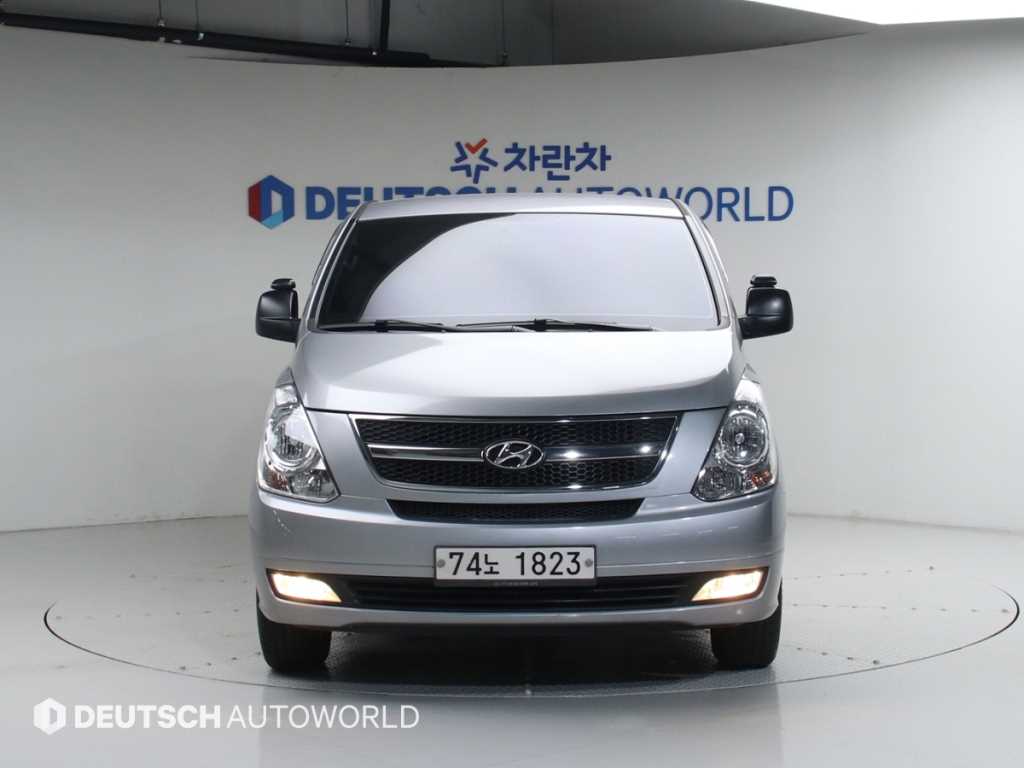 HYUNDAI Starex - Vista 3