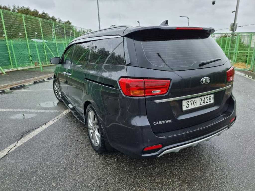 KIA Carnival - Vista 3