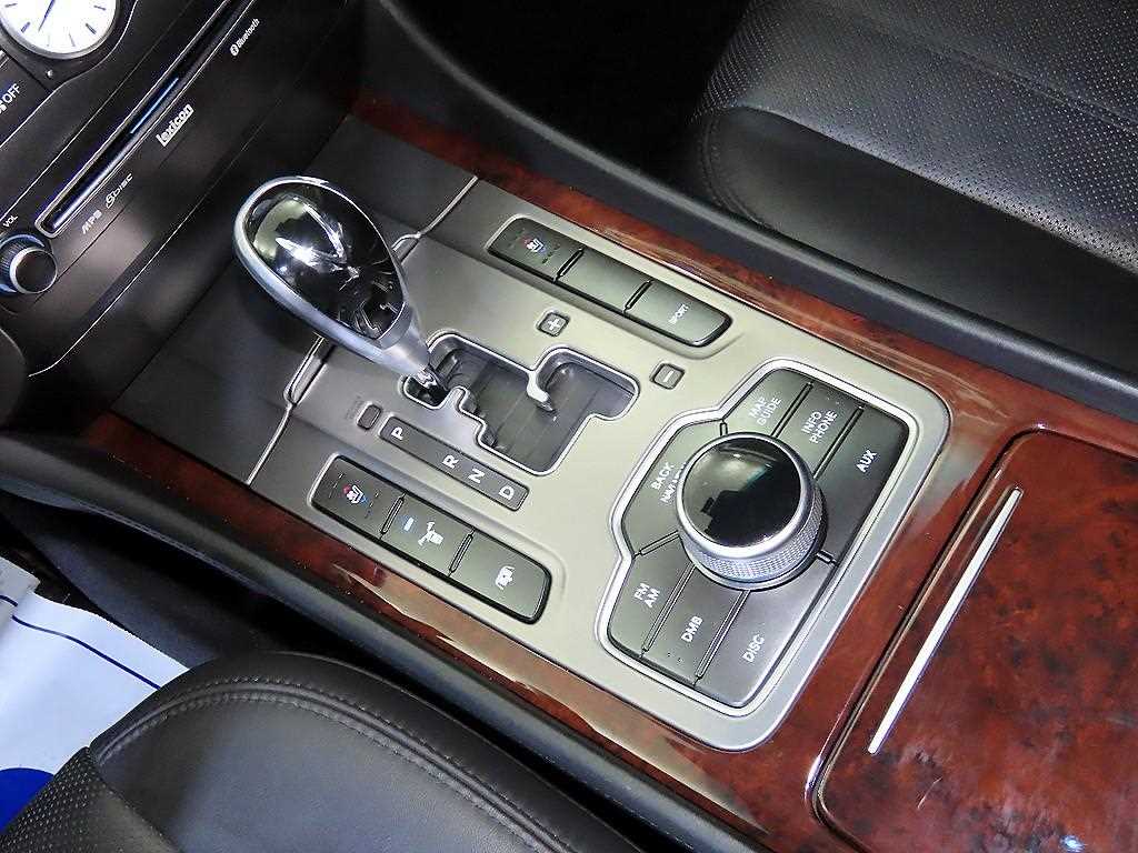 HYUNDAI Equus - Vista 12