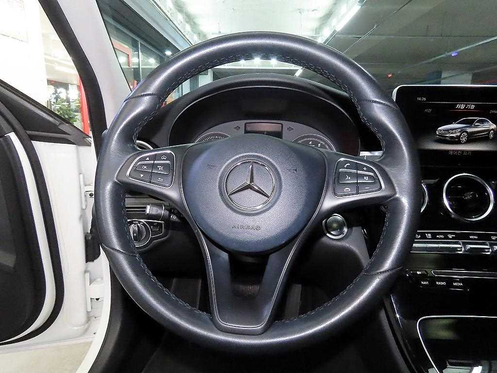 Mercedes Benz C Class - Vista 8