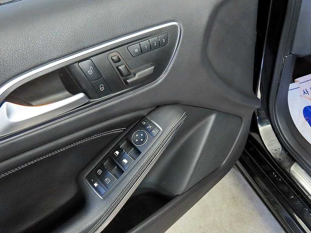 Mercedes Benz A Class 2015 Negro - Importación desde Corea - HF Imports Iquique - Foto 13