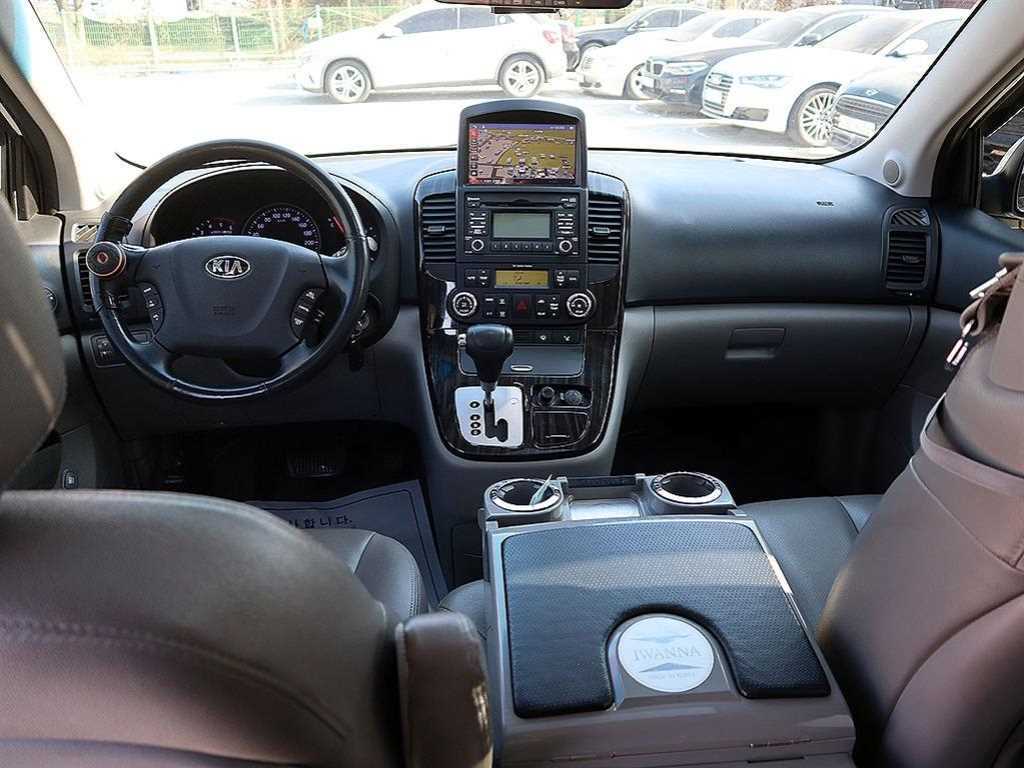 KIA Carnival - Vista 5