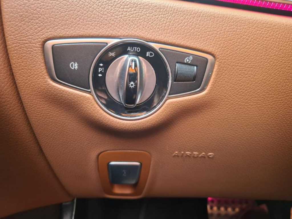 Mercedes Benz E class - Vista 7