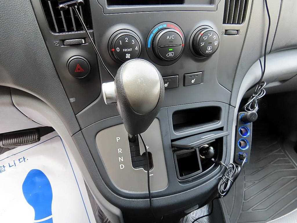 HYUNDAI Starex - Vista 9