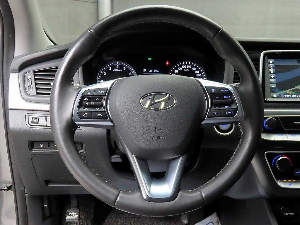 HYUNDAI Sonata - Vista 9