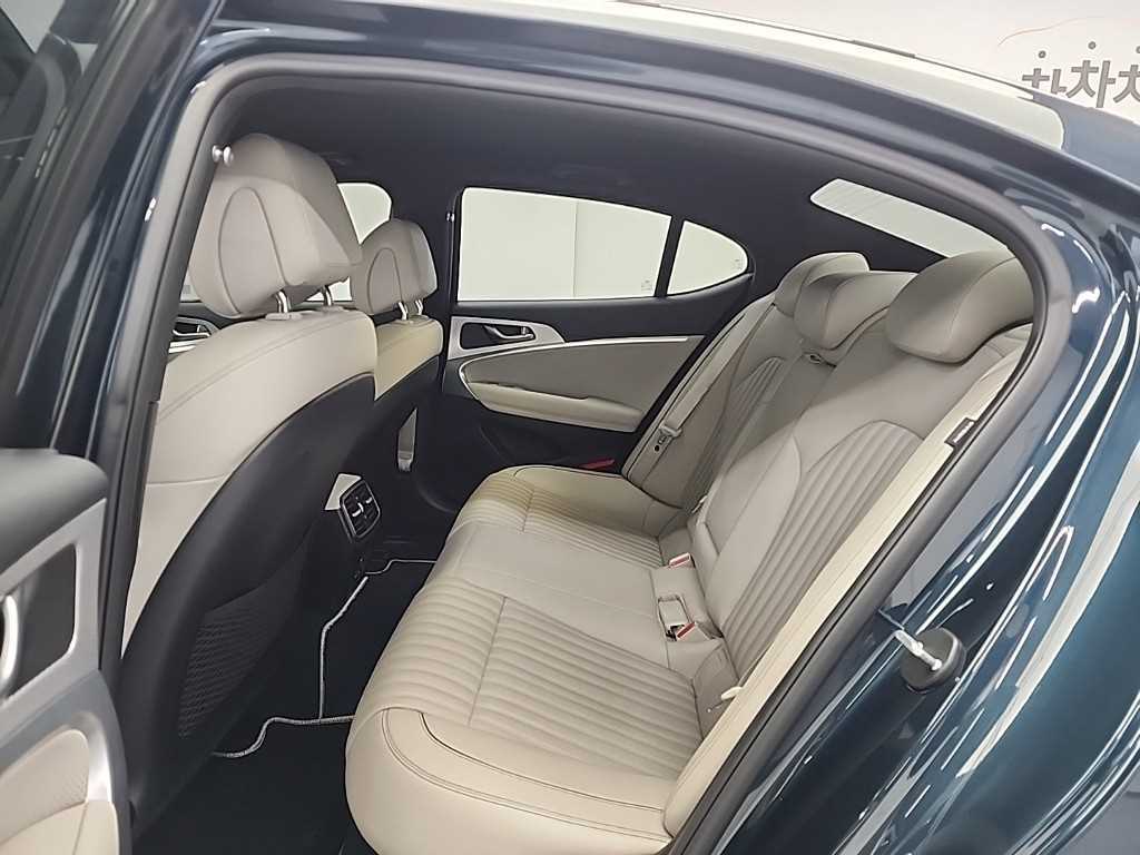 Genesis G70 - Vista 12