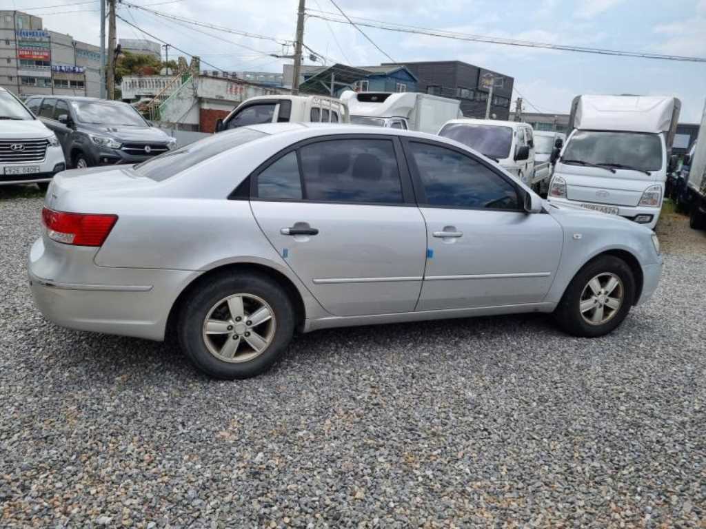 HYUNDAI Sonata - Vista 4