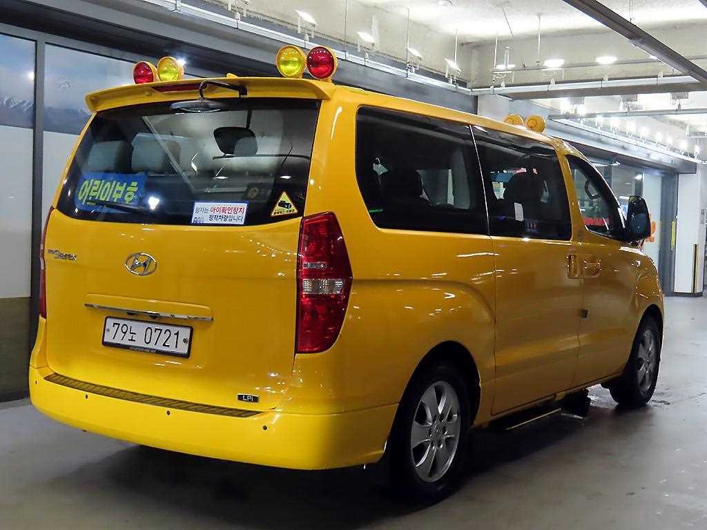 HYUNDAI Starex - Vista 4