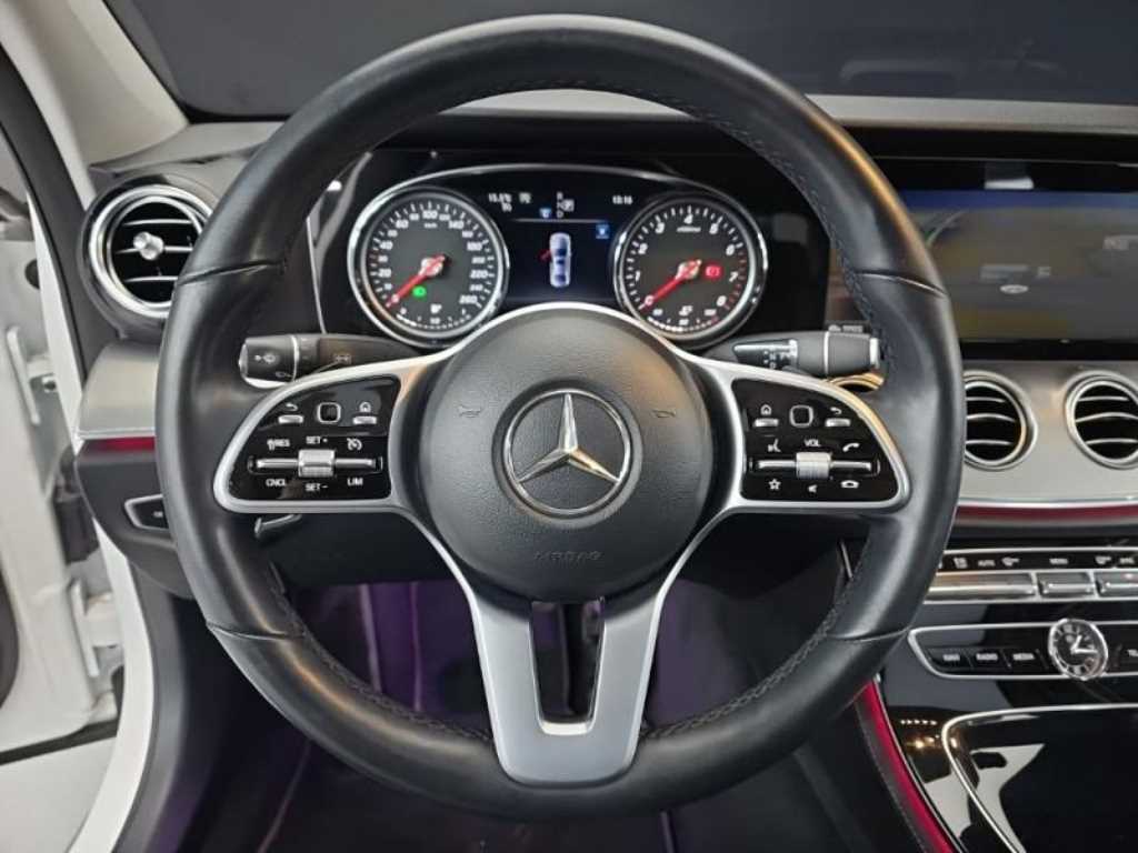 Mercedes Benz E class - Vista 6