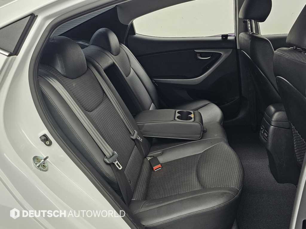 HYUNDAI Avante - Vista 12