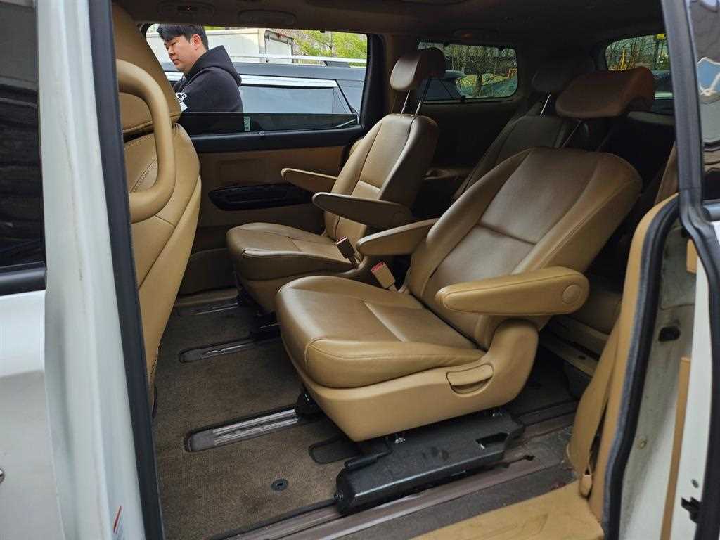 KIA Carnival - Vista 6