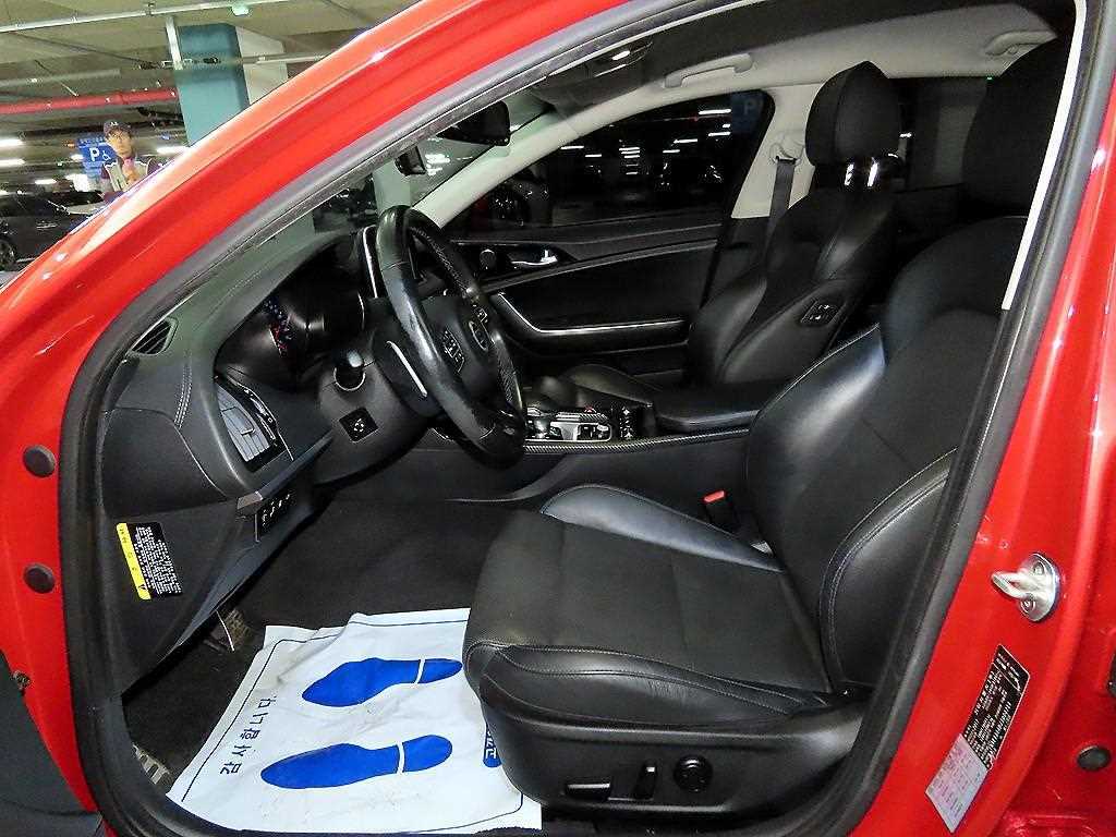 KIA Stinger - Vista 6