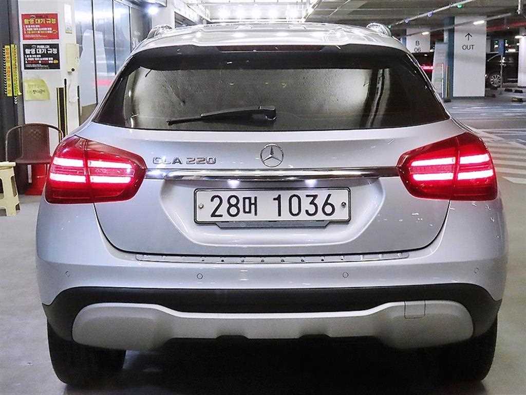 Mercedes Benz GLA Class - Vista 5
