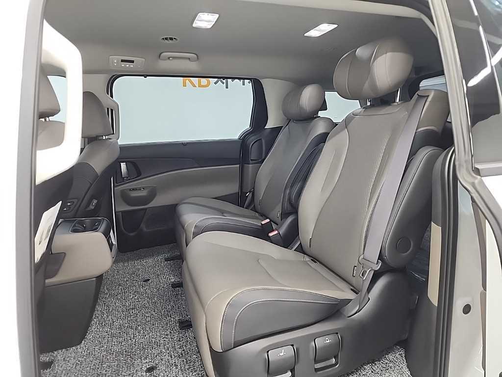 KIA Carnival - Vista 12