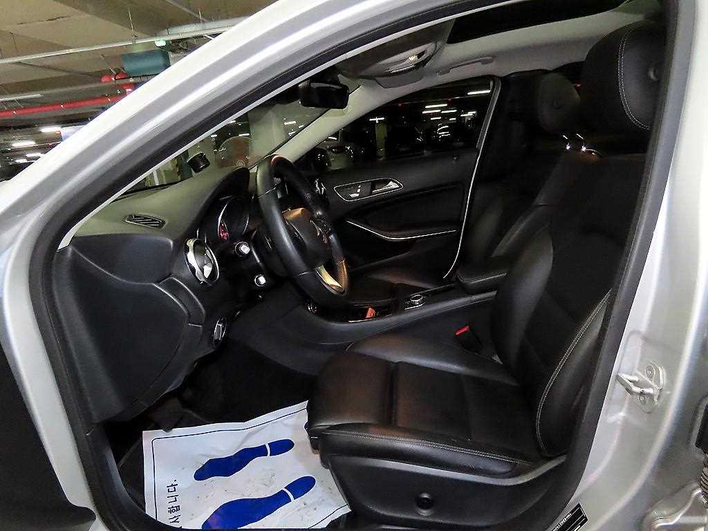 Mercedes Benz GLA Class - Vista 6