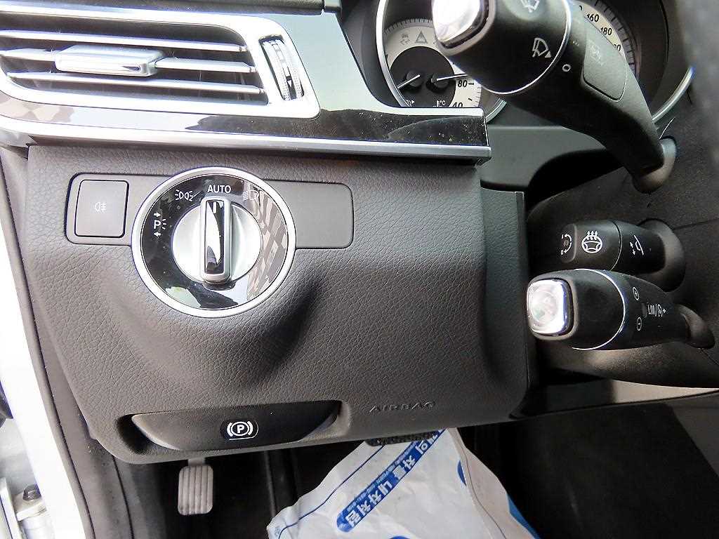 Mercedes Benz E class - Vista 12