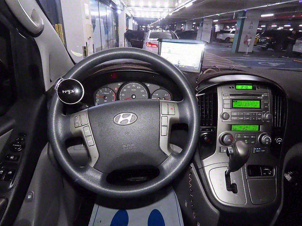 HYUNDAI Starex - Vista 8