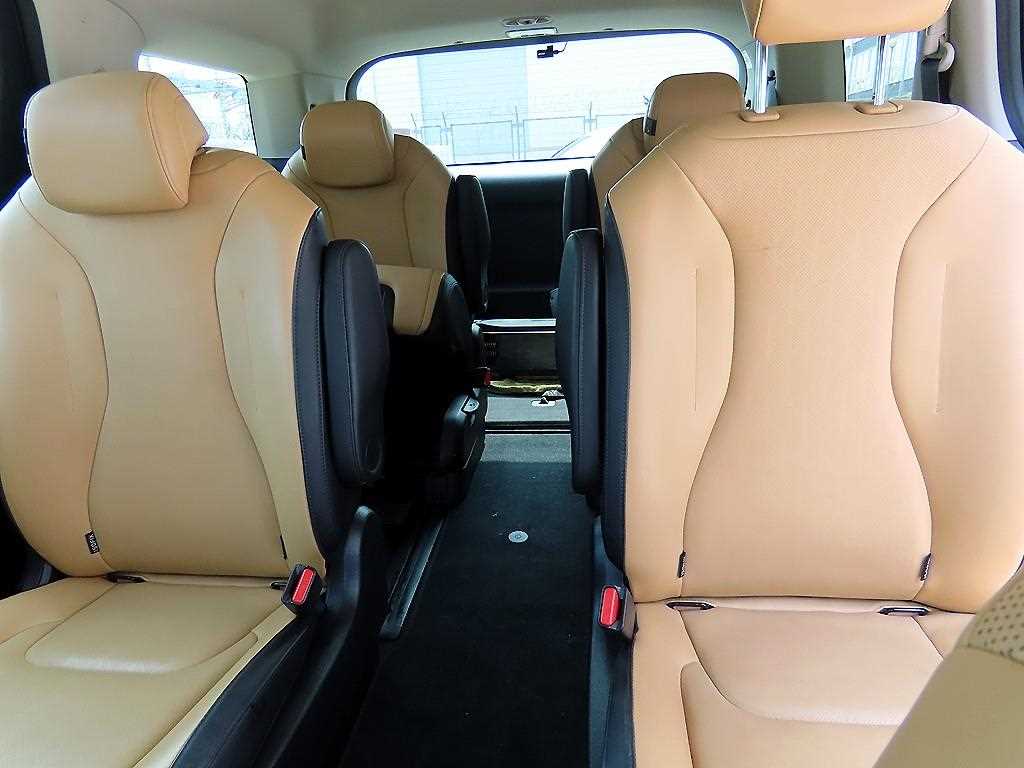 KIA Carnival - Vista 7