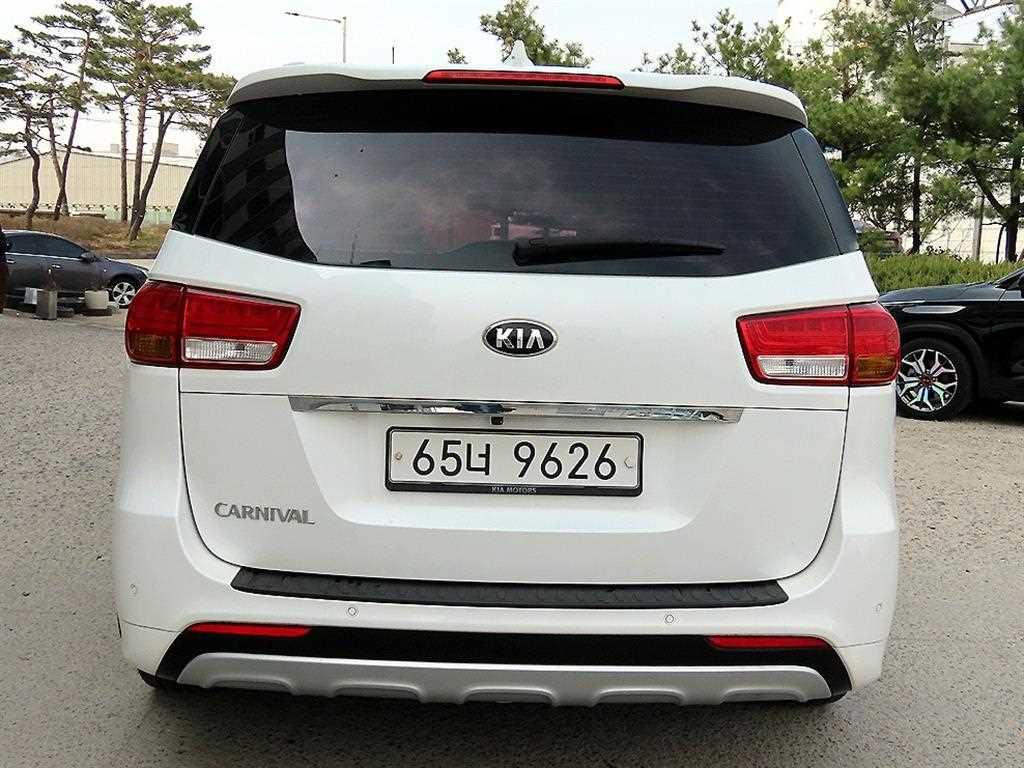 KIA Carnival - Vista 4