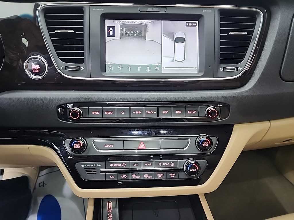 KIA Carnival - Vista 10