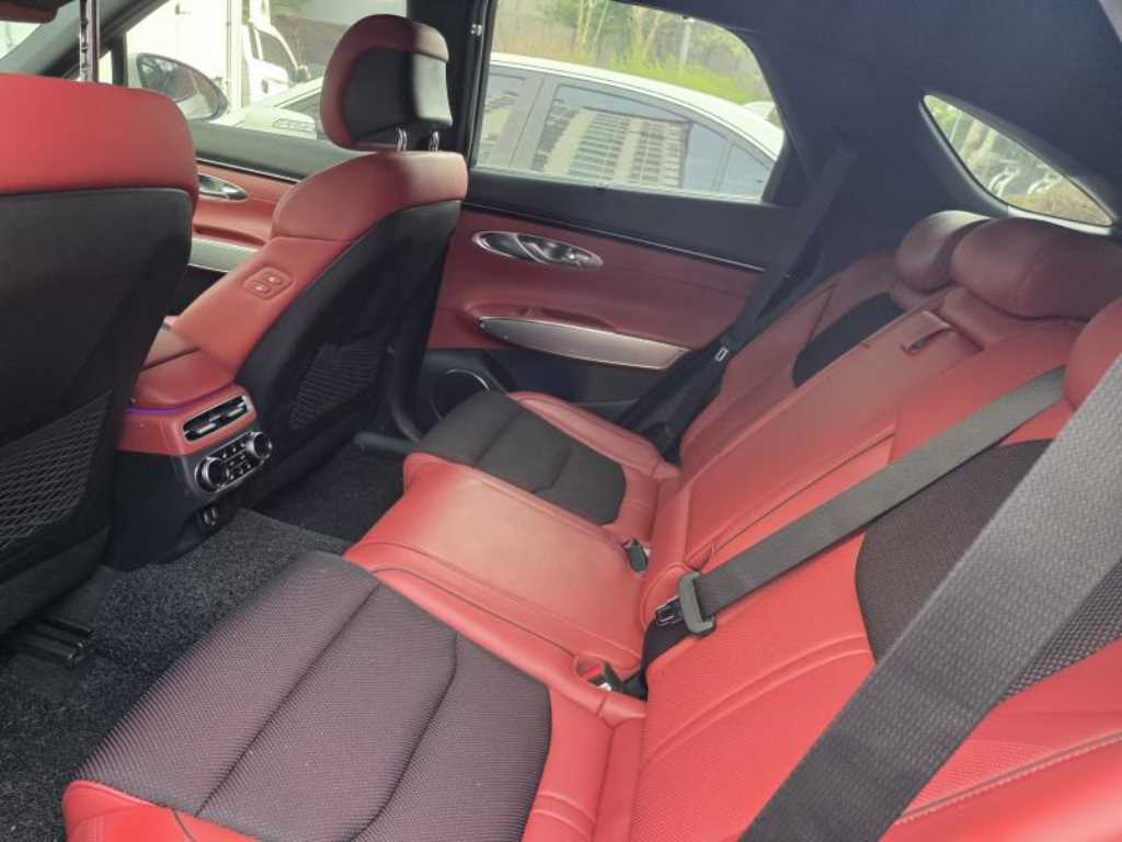 Genesis GV70 - Vista 4