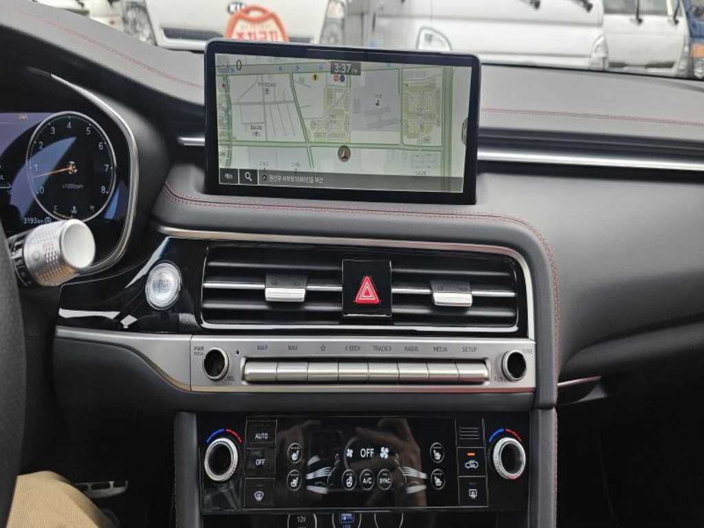 Genesis G70 - Vista 12