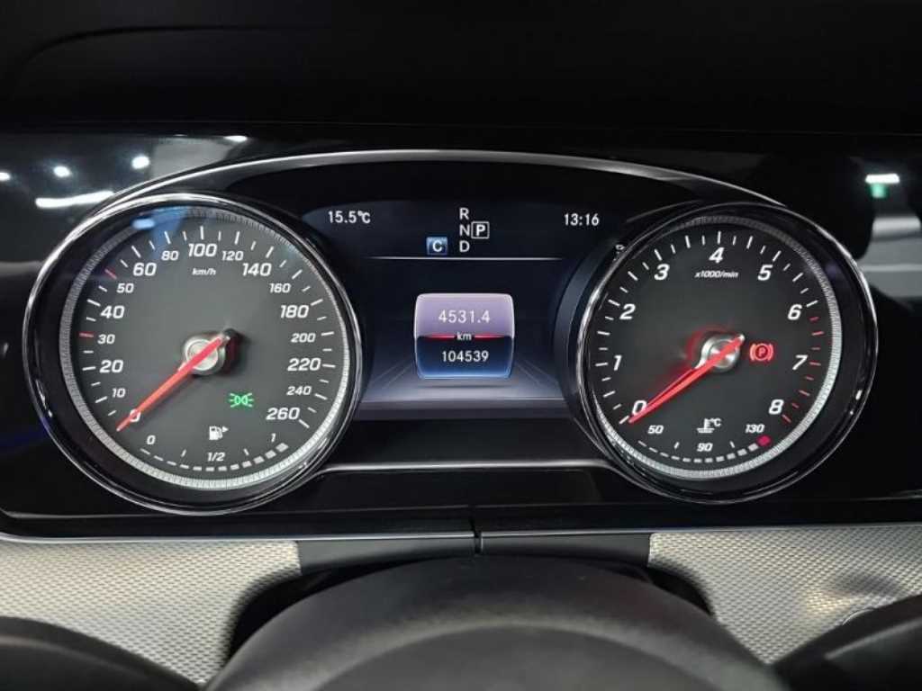 Mercedes Benz E class - Vista 7