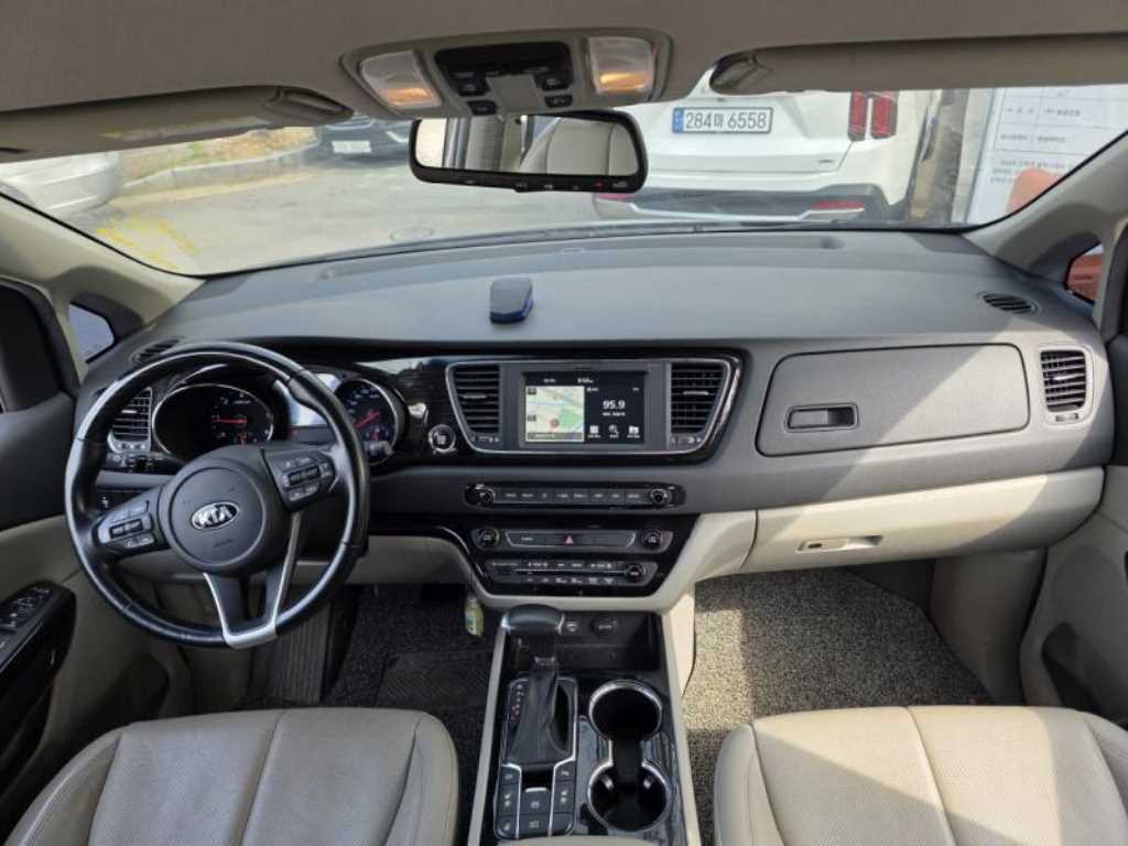 KIA Carnival - Vista 7
