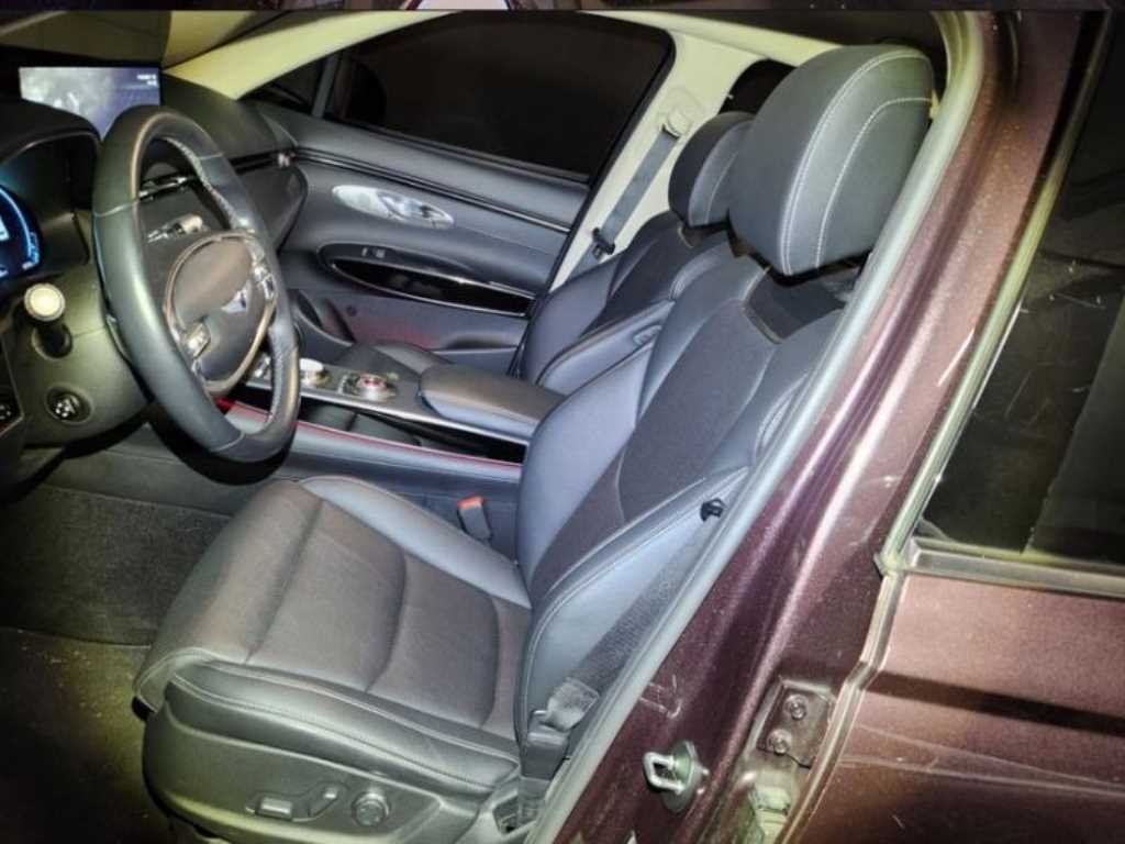 Genesis GV70 - Vista 6