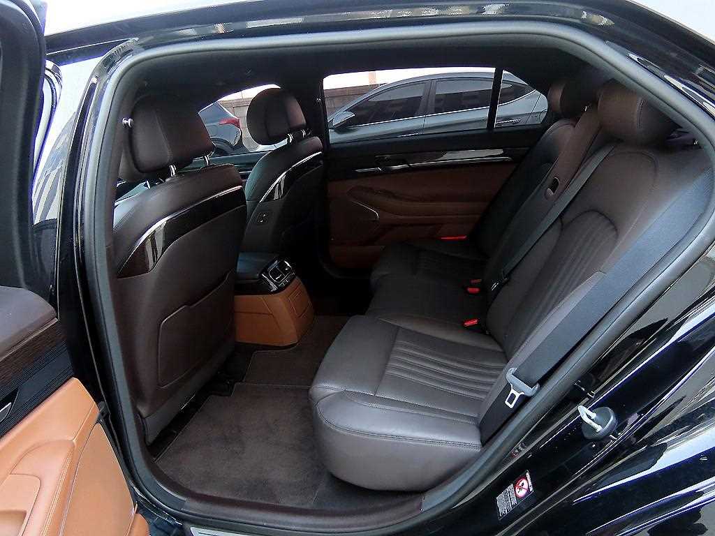 Genesis G90 - Vista 6