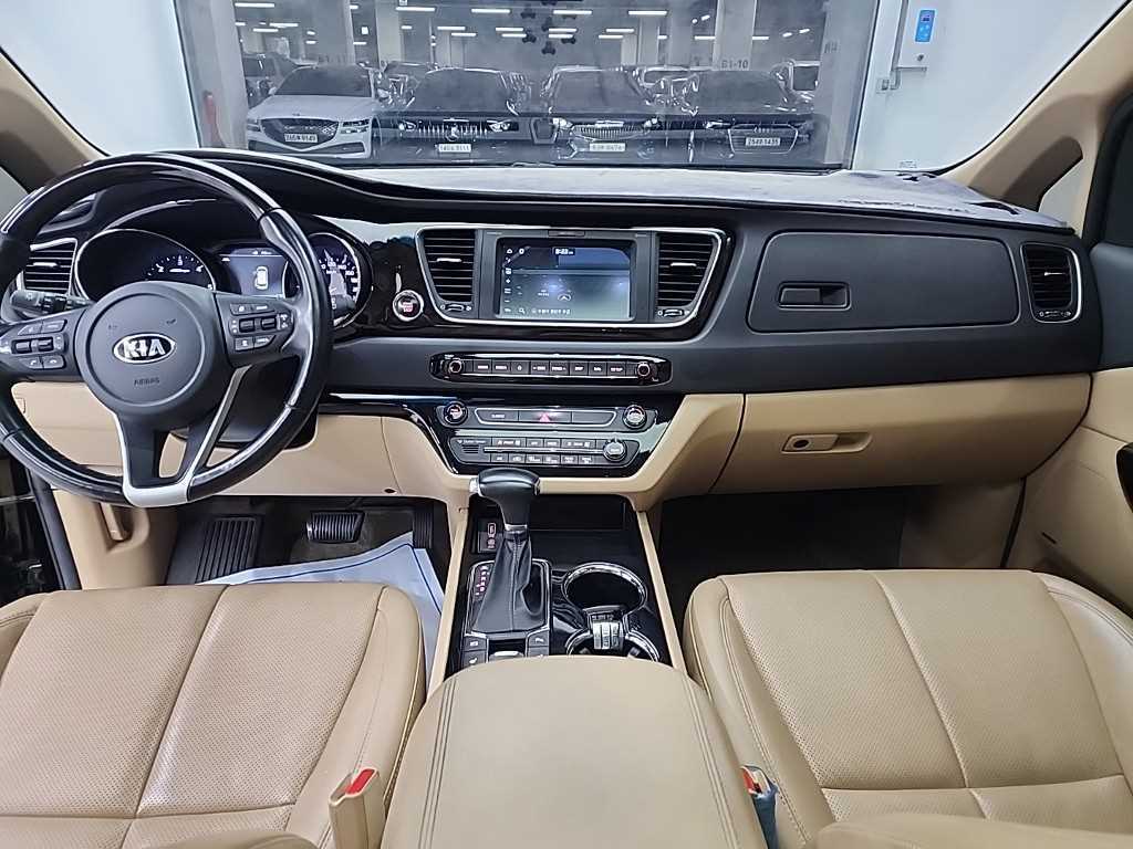 KIA Carnival - Vista 7