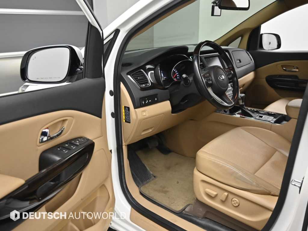 KIA Carnival - Vista 11