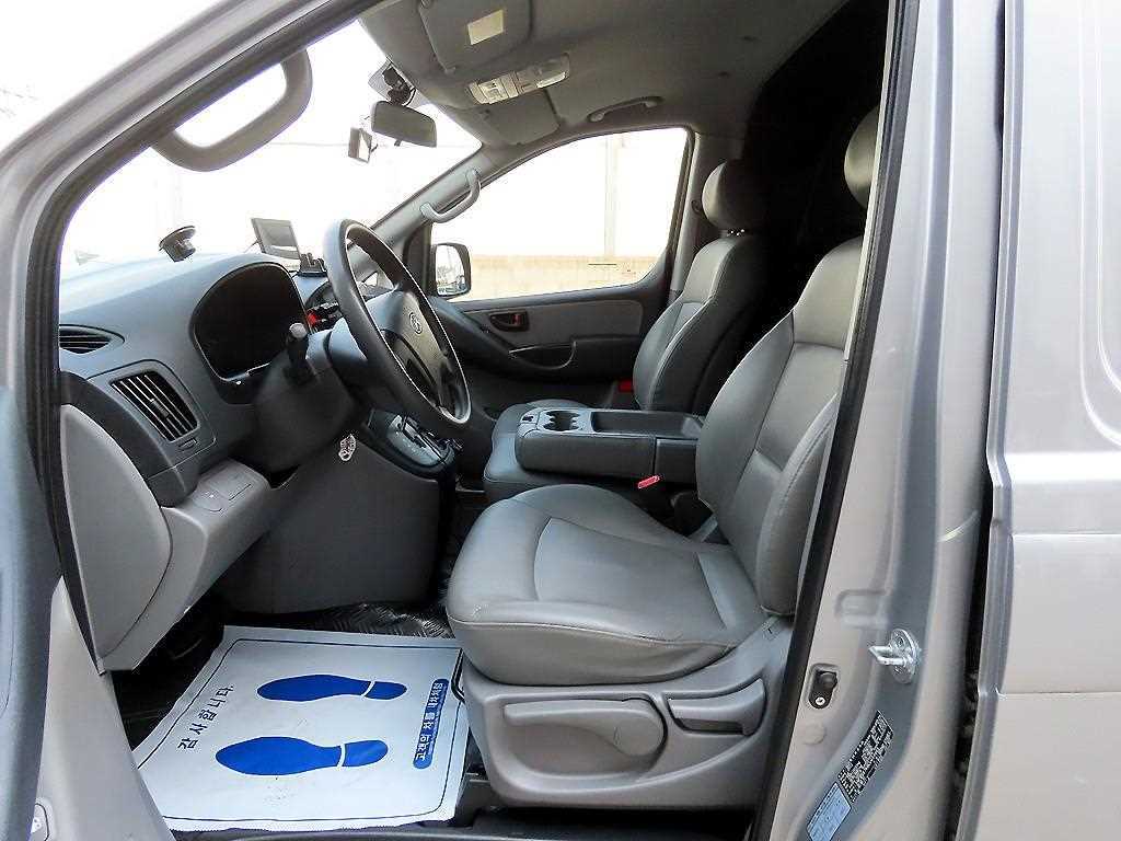 HYUNDAI Starex - Vista 5