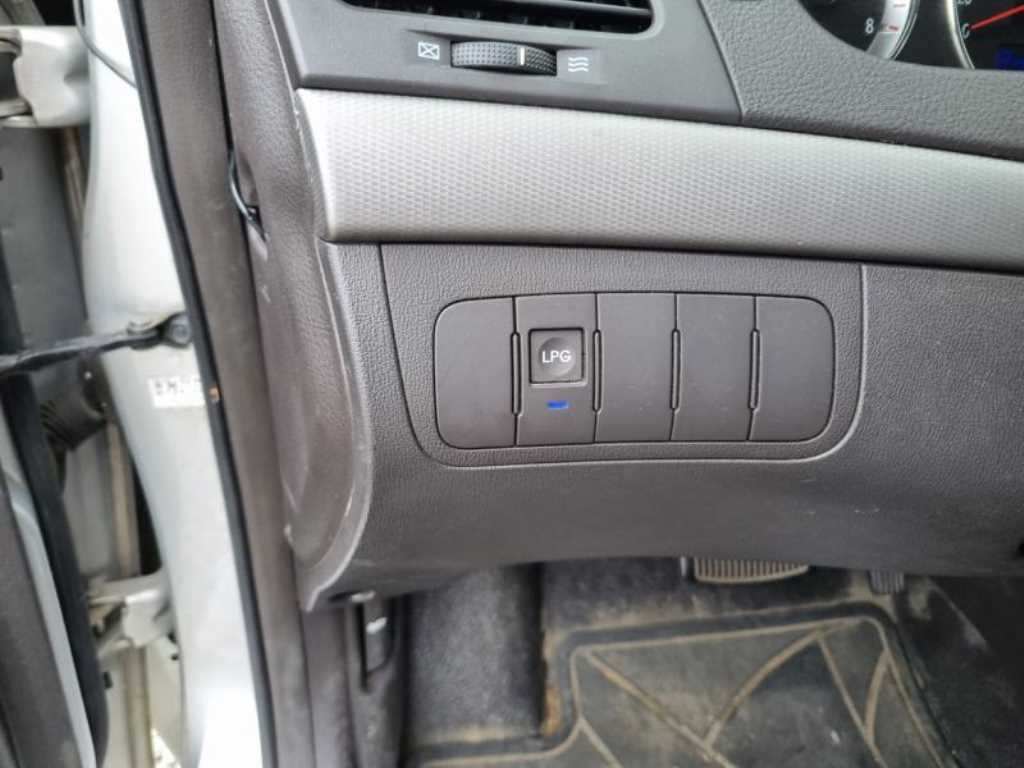 HYUNDAI Sonata - Vista 6