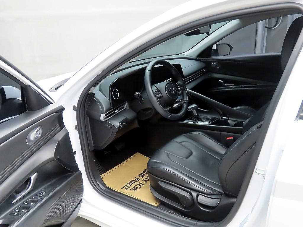 HYUNDAI Avante - Vista 5