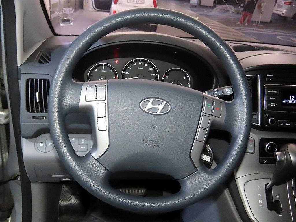 HYUNDAI Starex - Vista 9